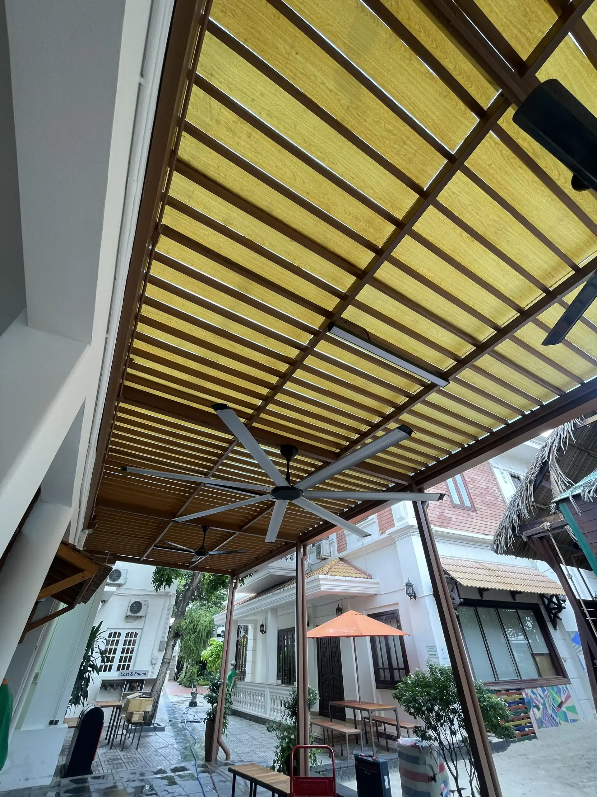 Thi công trường học