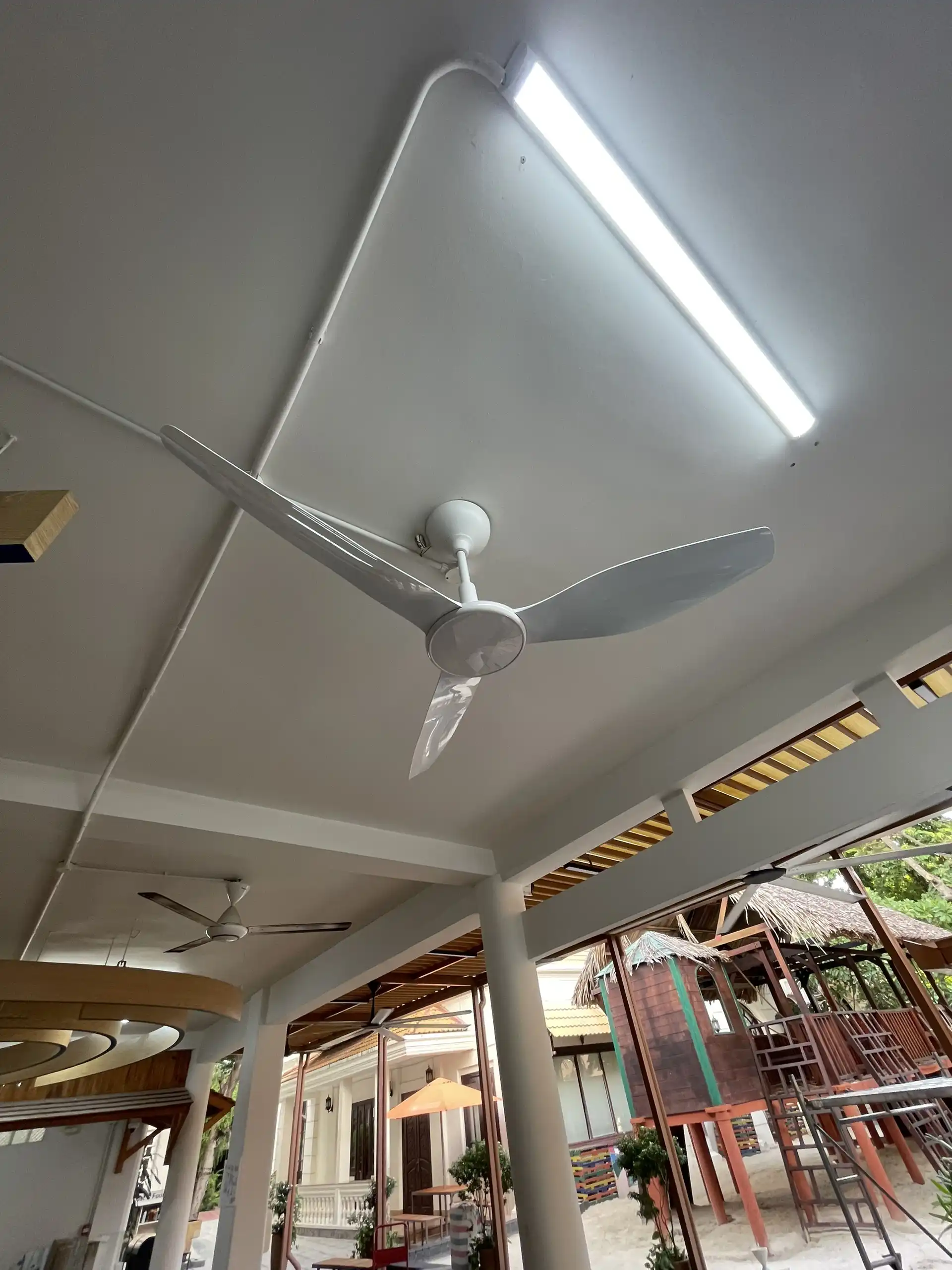Thi công trường học