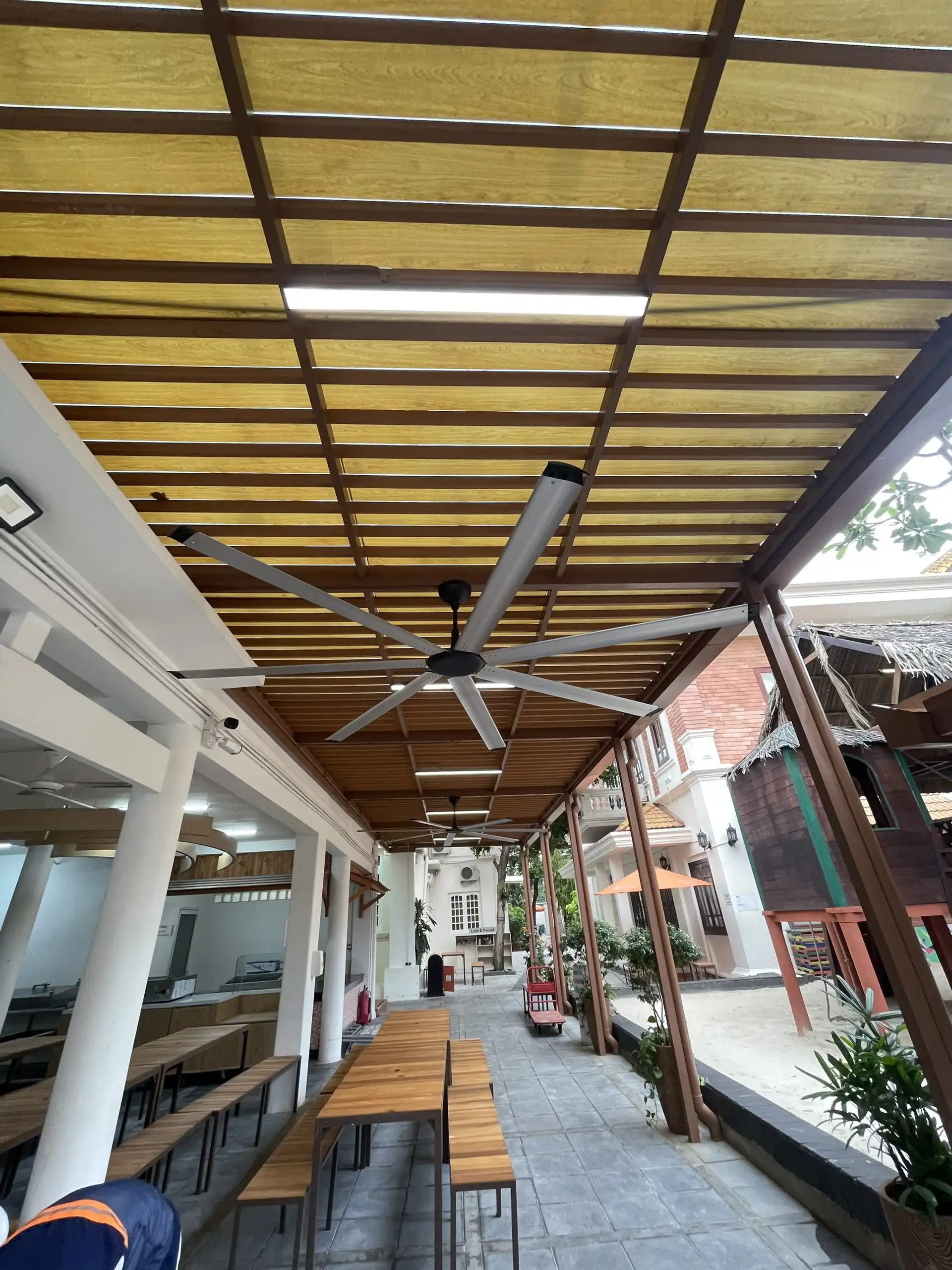Thi công trường học